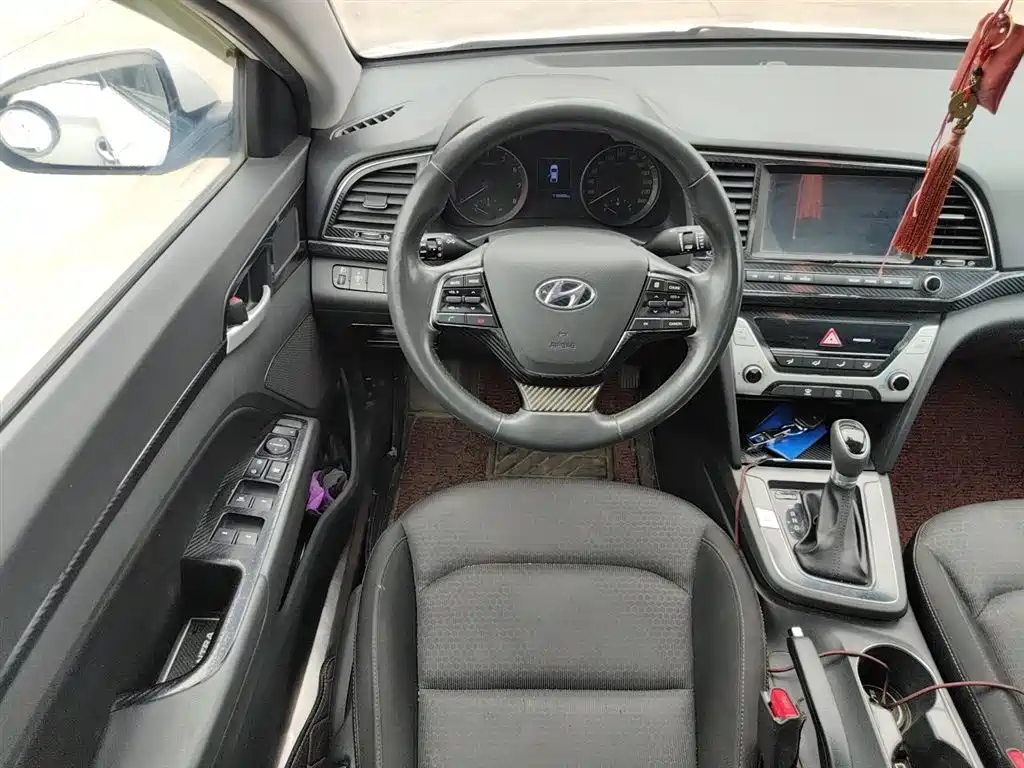 Hyundai Elantra 2018 — фото 3