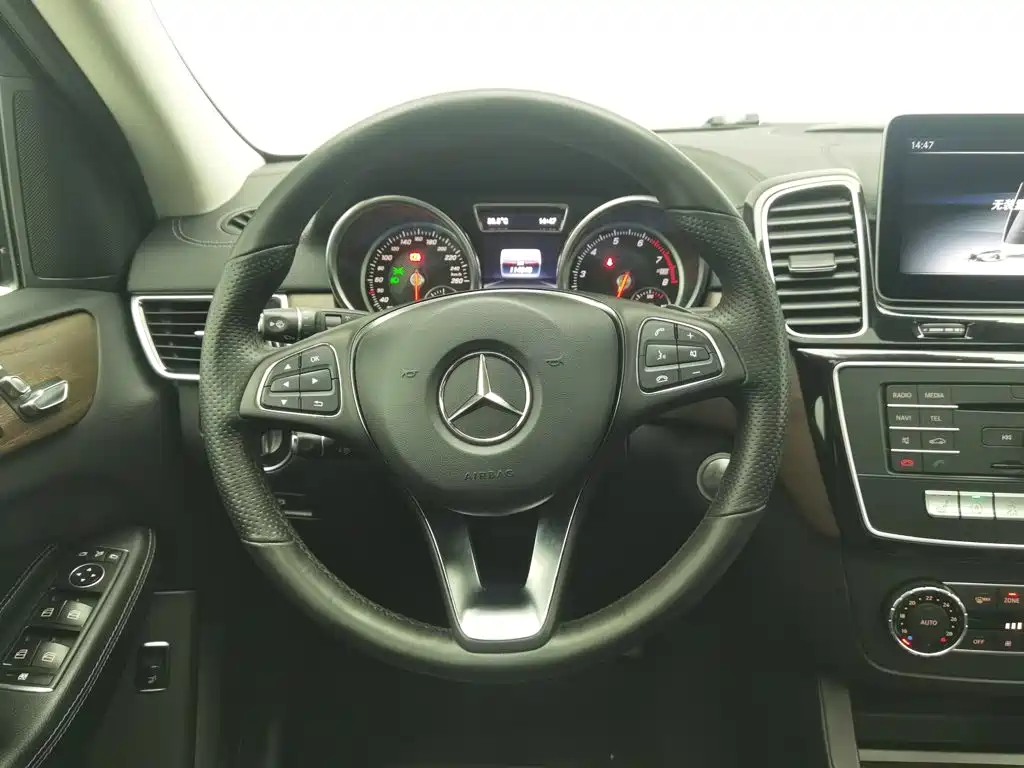 Mercedes-Benz GLE 2018 — фото 11