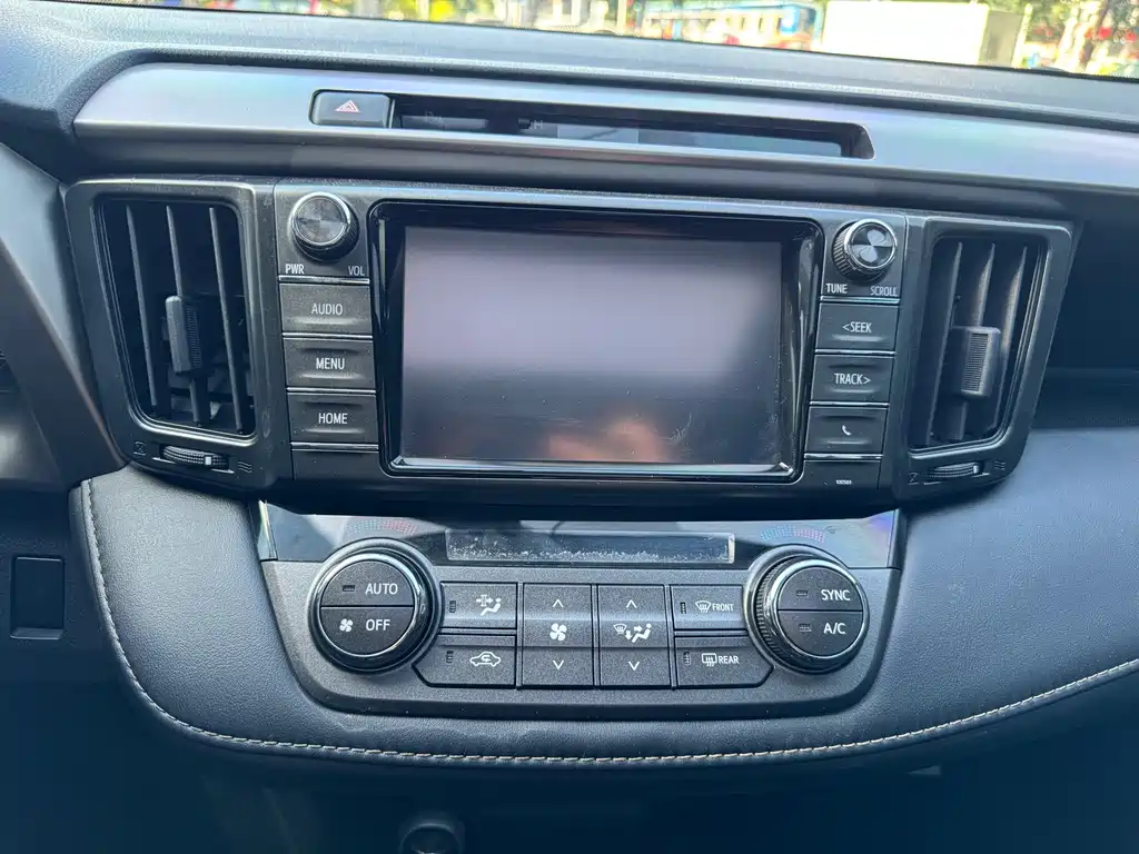 Toyota RAV4 2016 — фото 25