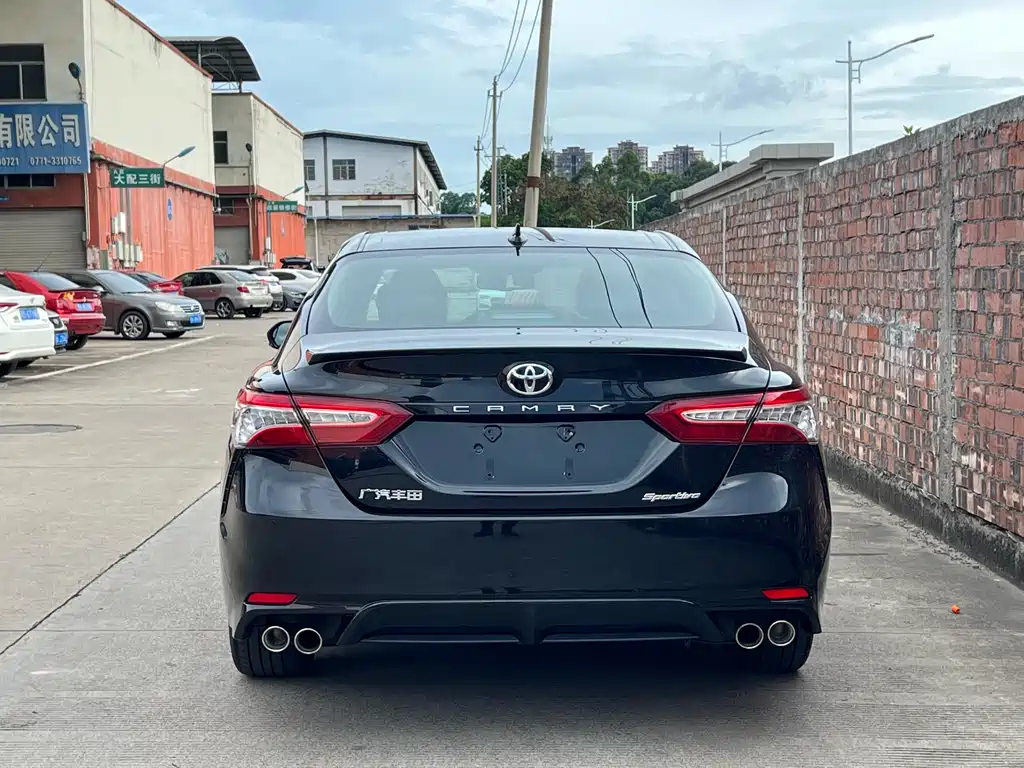 Toyota Camry 2022 — фото 3
