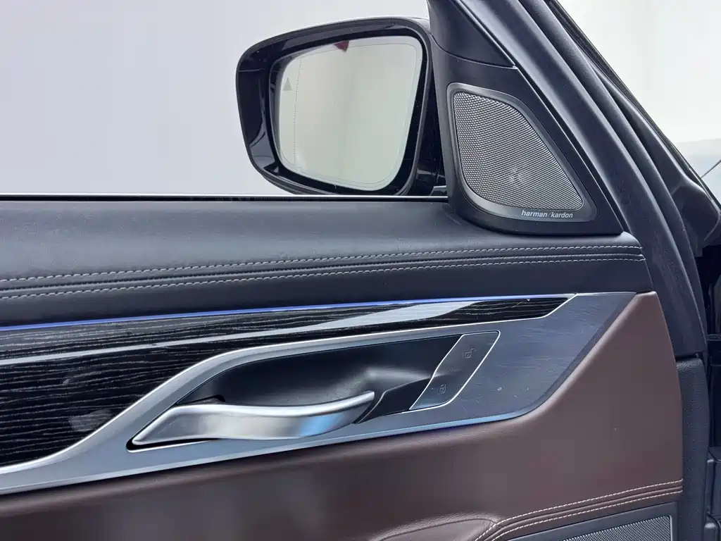 BMW 7 Series 2018 — фото 6