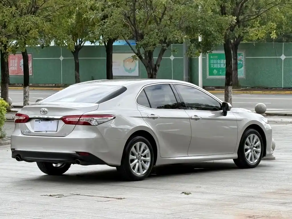 Toyota Camry 2020 — фото 17