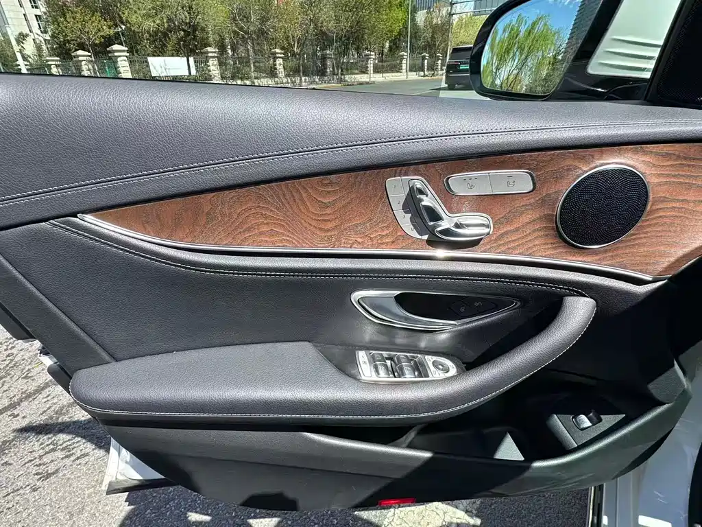 Mercedes-Benz E-Class 2016 — фото 10