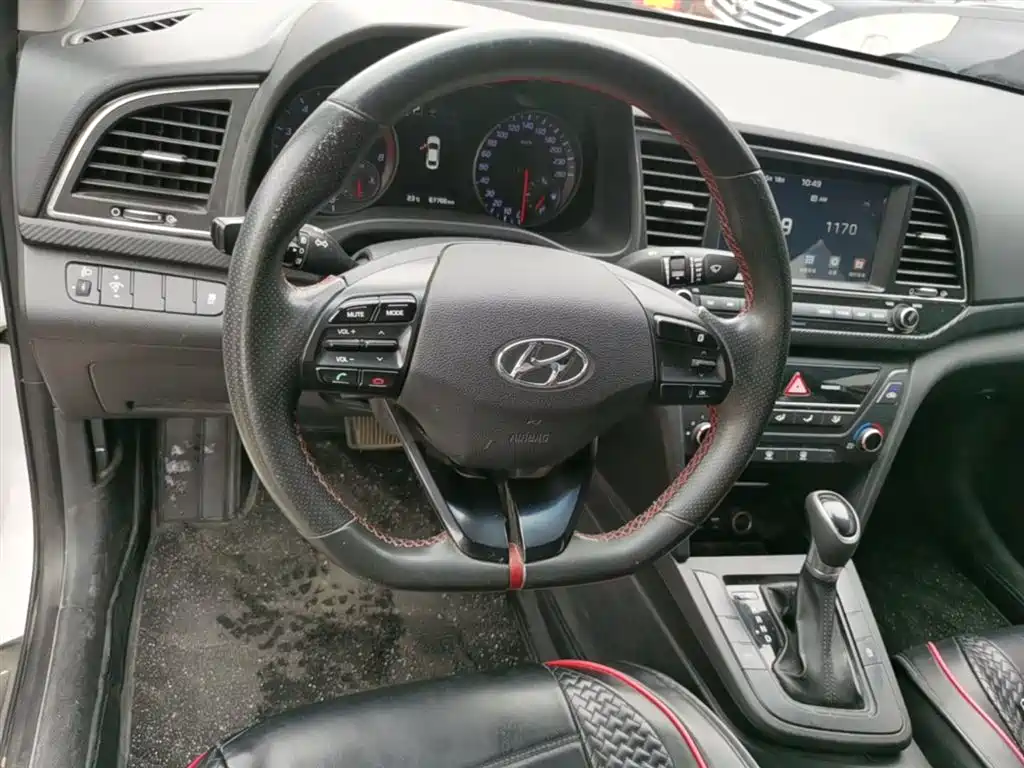 Hyundai Elantra 2018 — фото 11