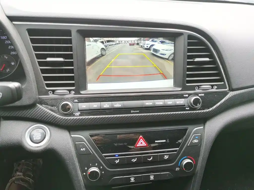 Hyundai Elantra 2018 — фото 13