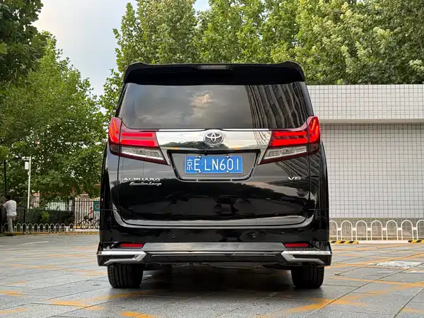 Toyota Alphard 2015