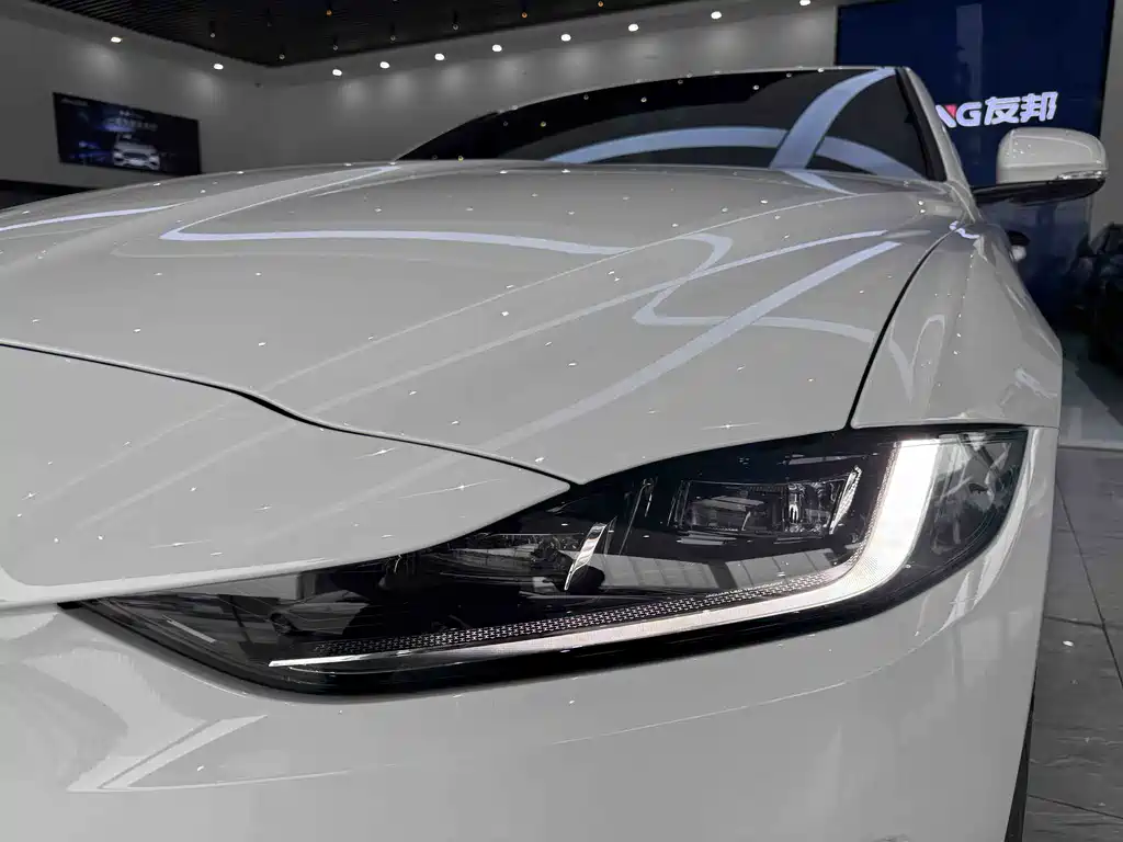 Jaguar XEL 2024 — фото 15