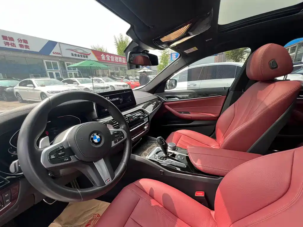 BMW 5 Series 2019 — фото 12