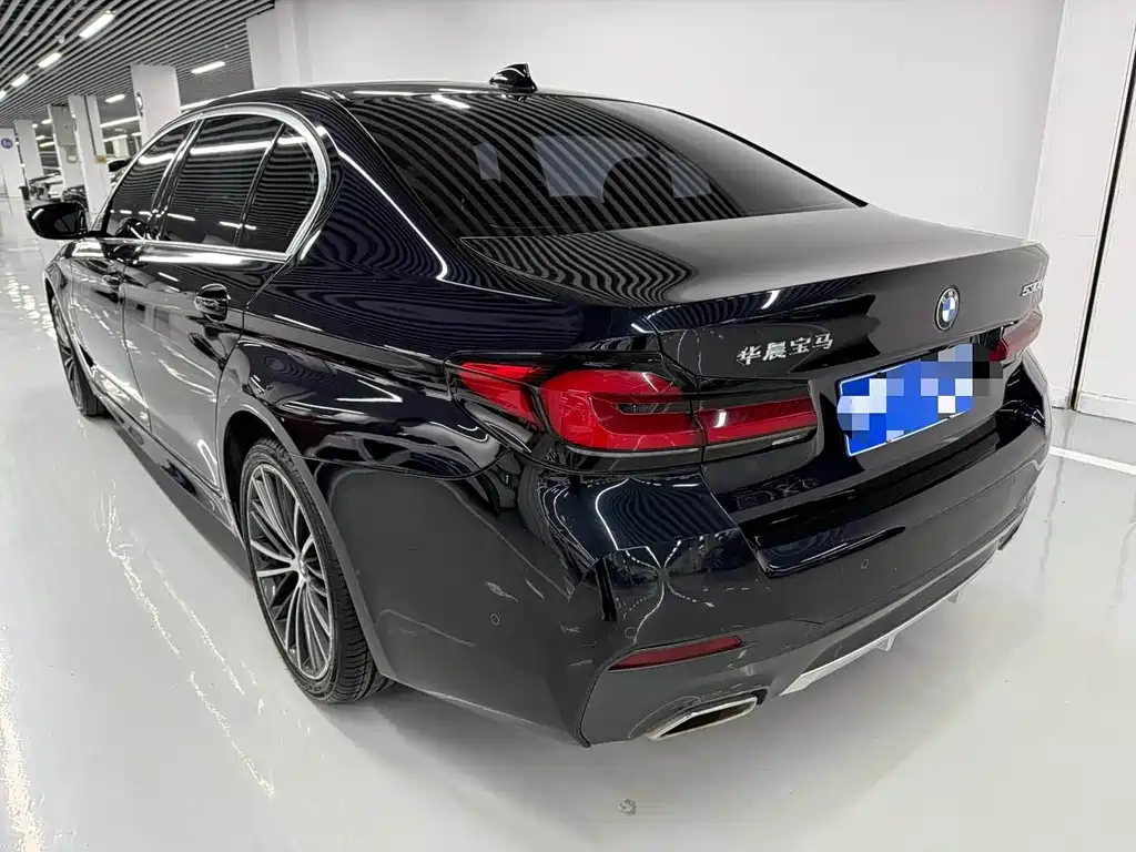 BMW 5 Series 2022 — фото 10
