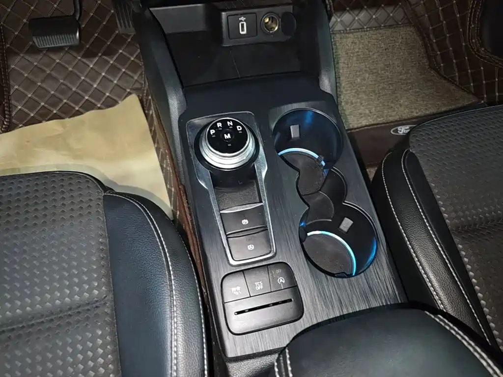 Ford Focus 2019 — фото 14