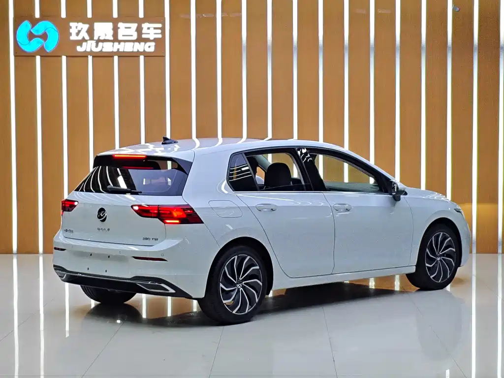 Volkswagen Golf 2021