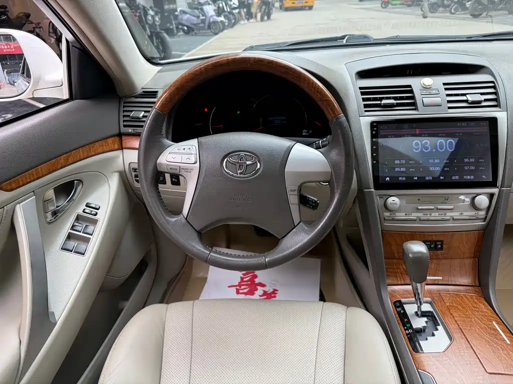 Toyota Camry 2011 — фото 12