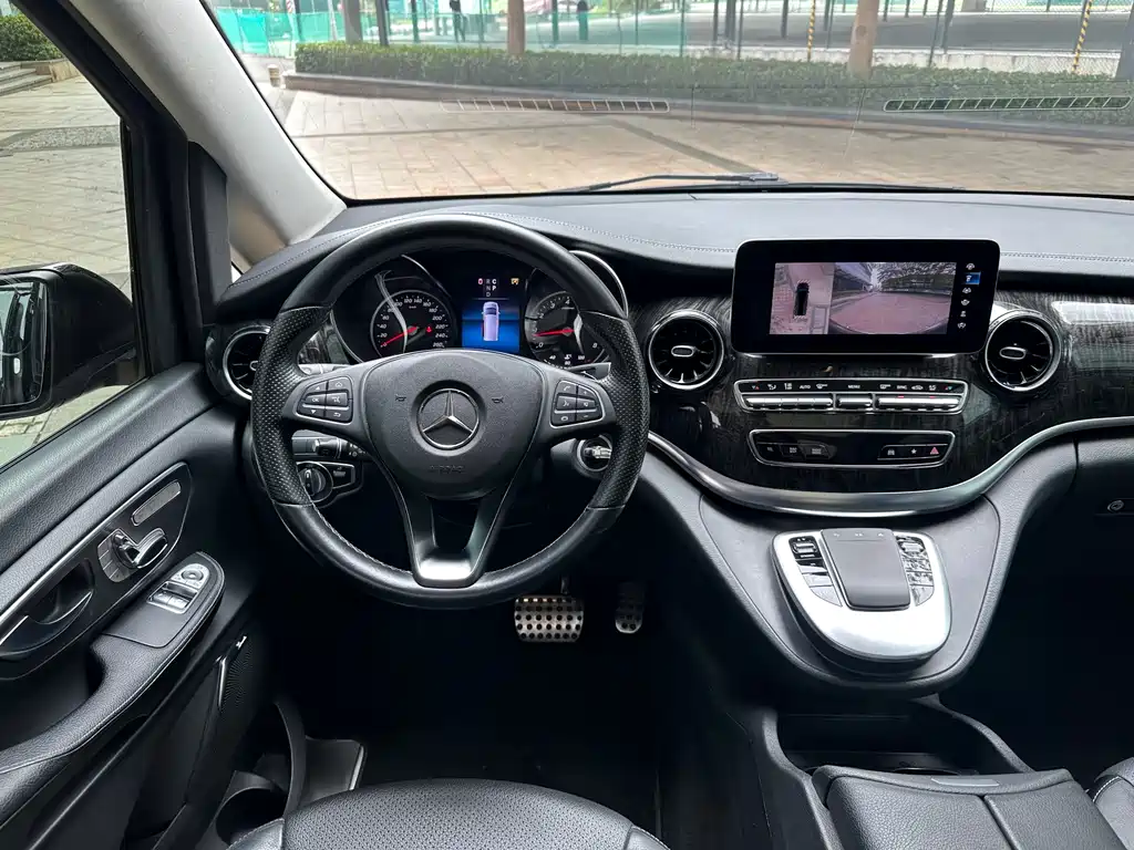 Mercedes-Benz V-Class 2021 — фото 16