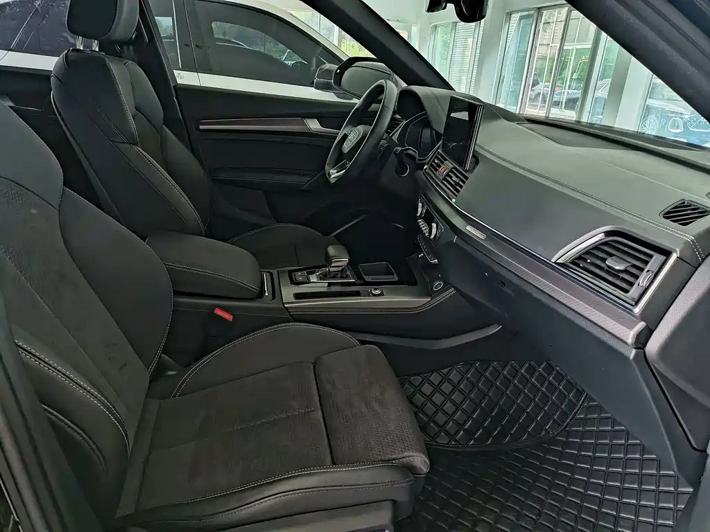 Audi Q5L Sportback 2023 — фото 9