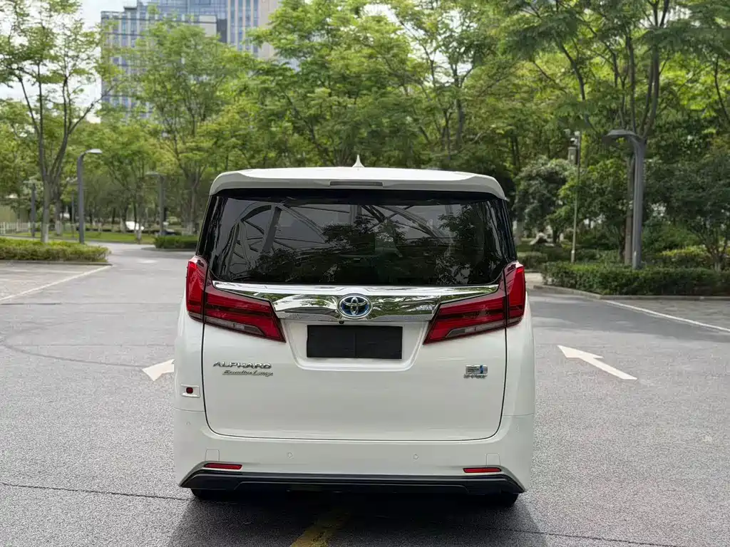 Toyota Alphard 2022 — фото 18
