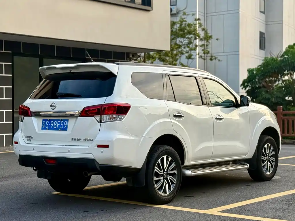 Nissan Terra 2018