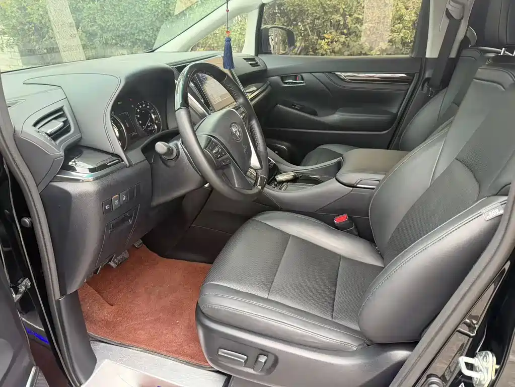 Toyota Vellfire 2023 — фото 18