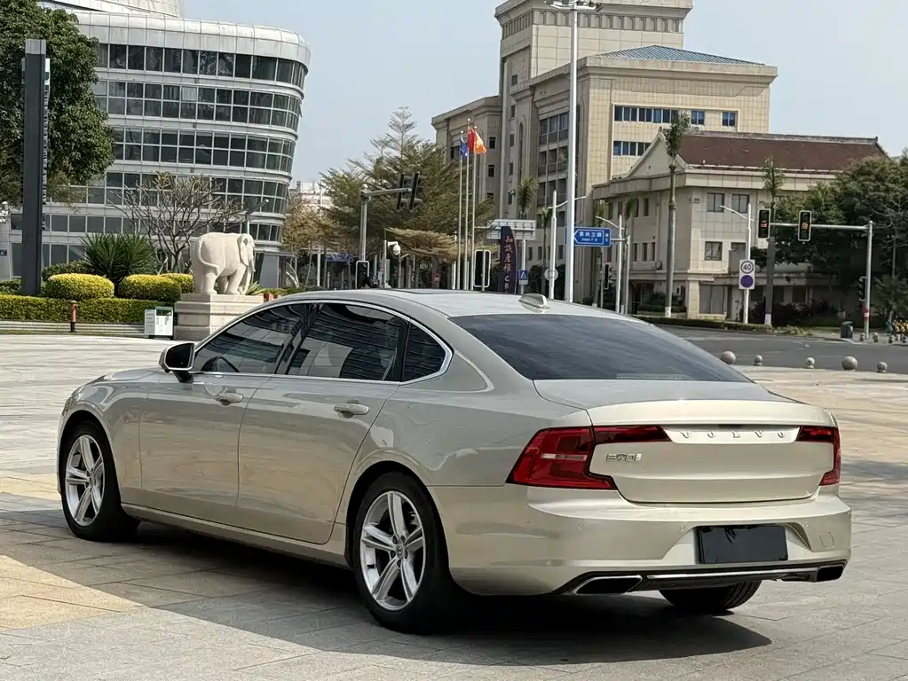 Volvo S90 2018 — фото 14