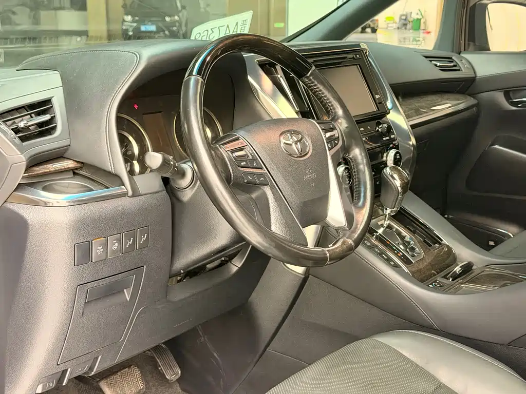 Toyota Alphard 2019 — фото 8