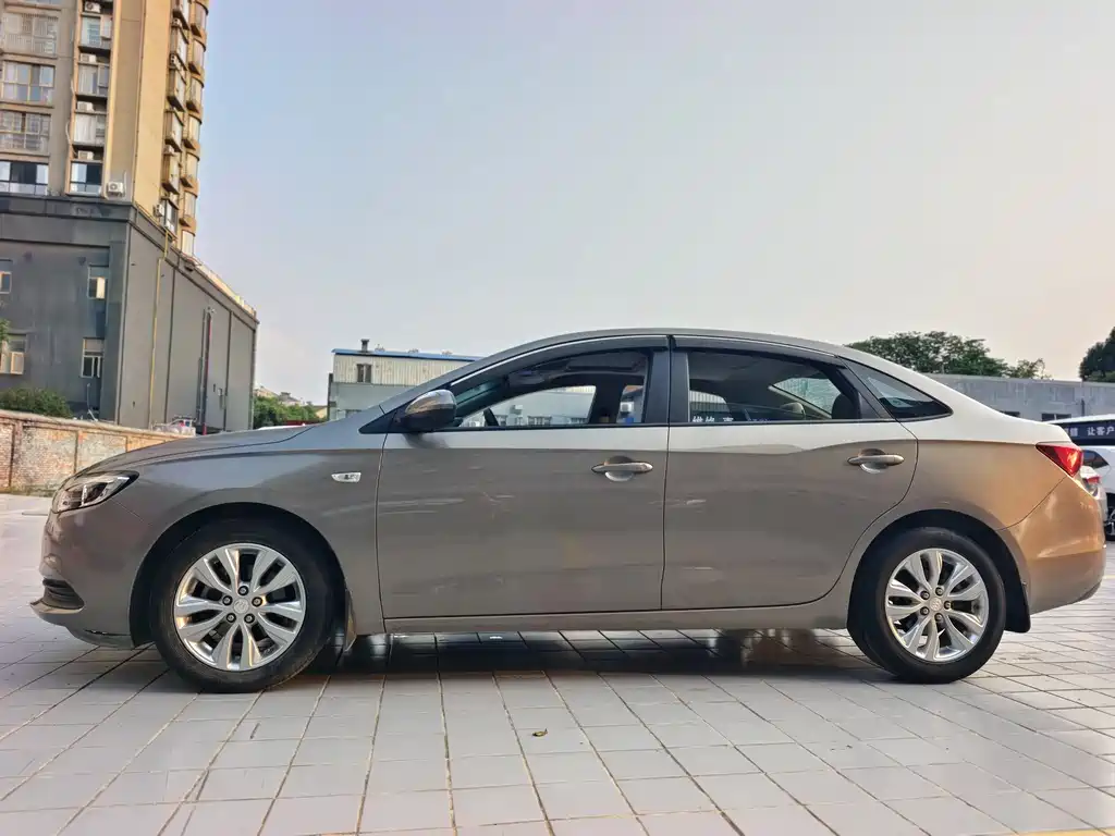 Buick Excelle 2018 — фото 4