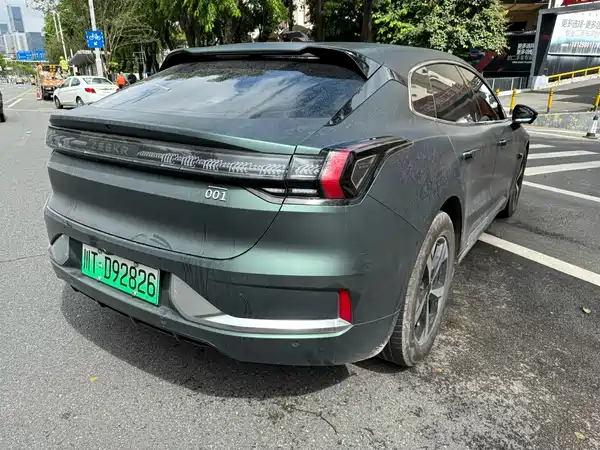 Zeekr 001 2024
