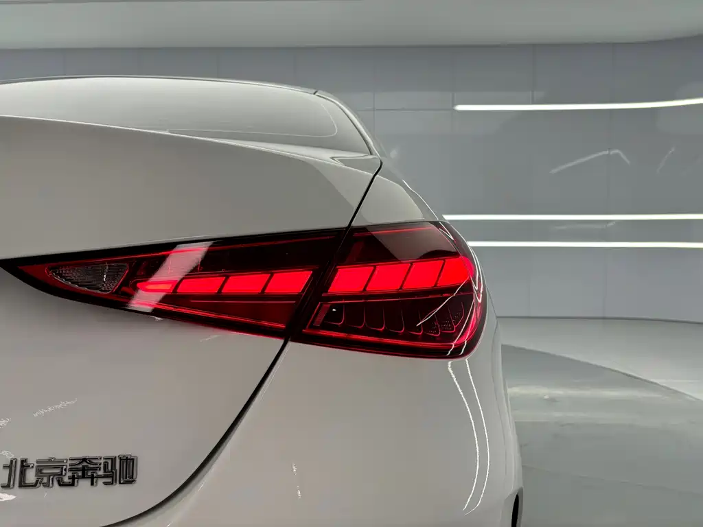 Mercedes-Benz C-Class 2025 — фото 14