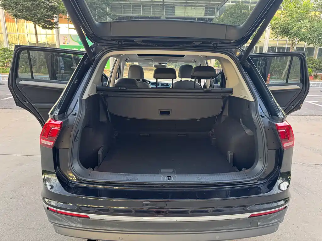 Volkswagen Tiguan L 2020 — фото 8