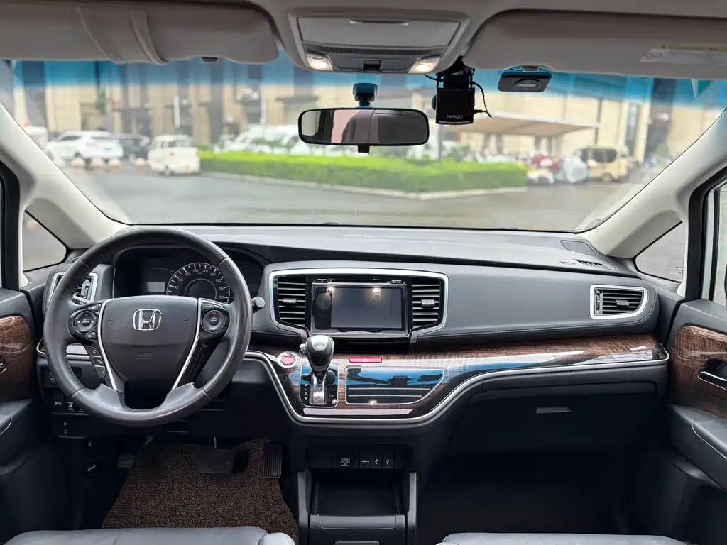 Honda Odyssey 2016 — фото 6