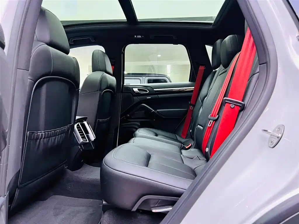 Porsche Cayenne 2017 — фото 15