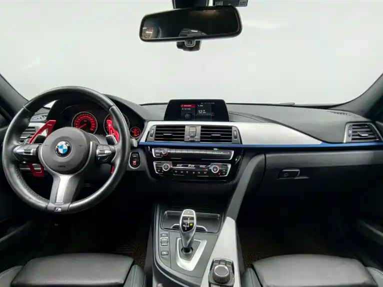 BMW 3 Series 2019 — фото 9