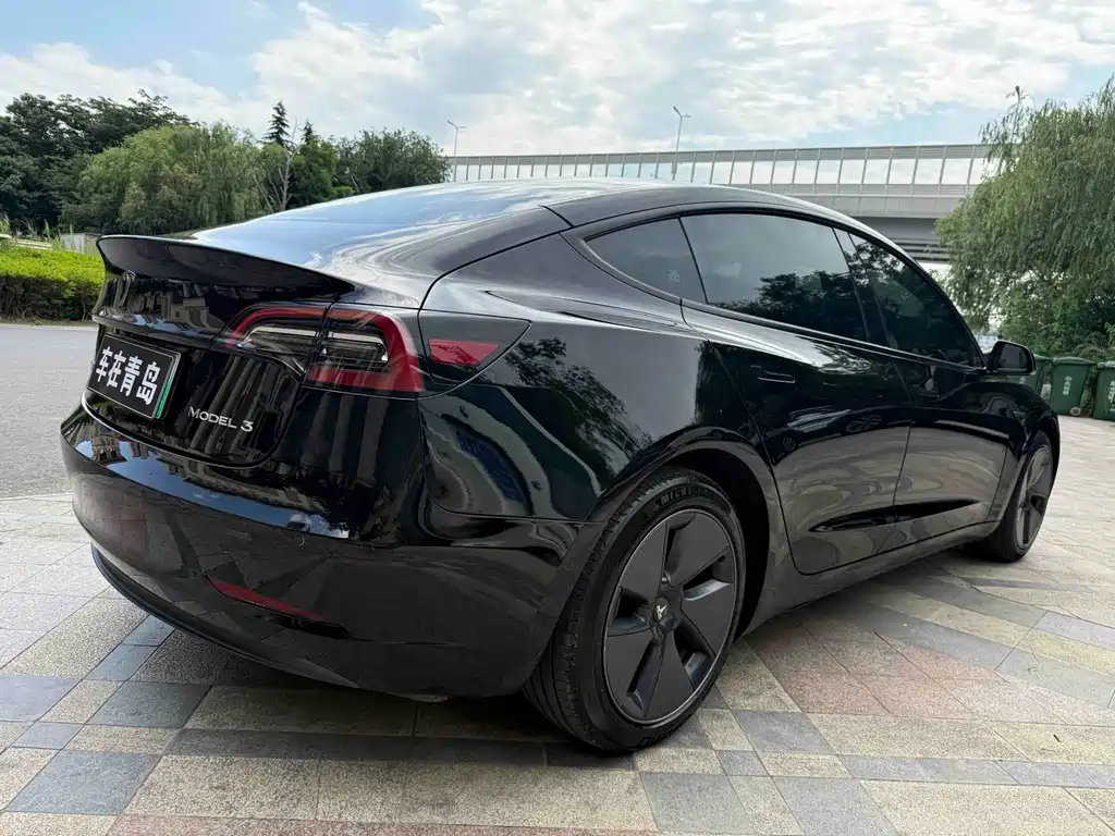 Tesla Model 3 2023 — фото 15