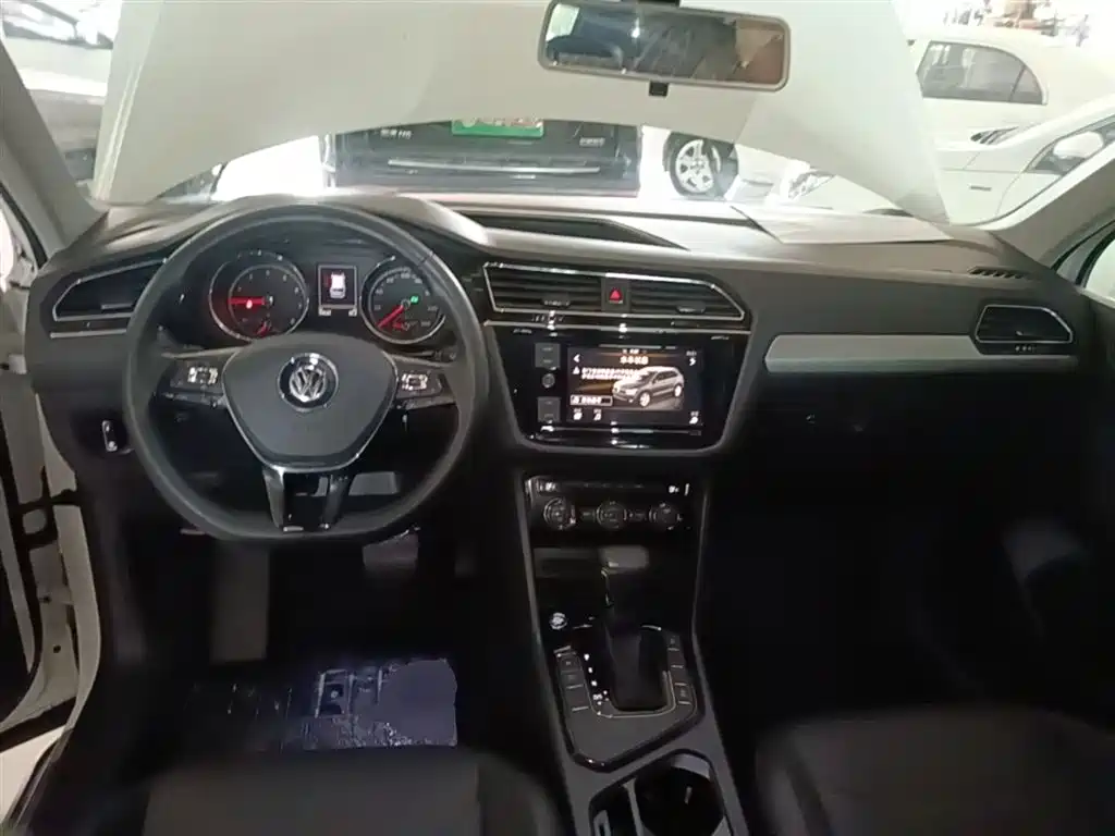 Volkswagen Tiguan L 2020 — фото 10