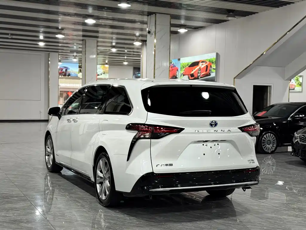Toyota Sienna 2024 — фото 15