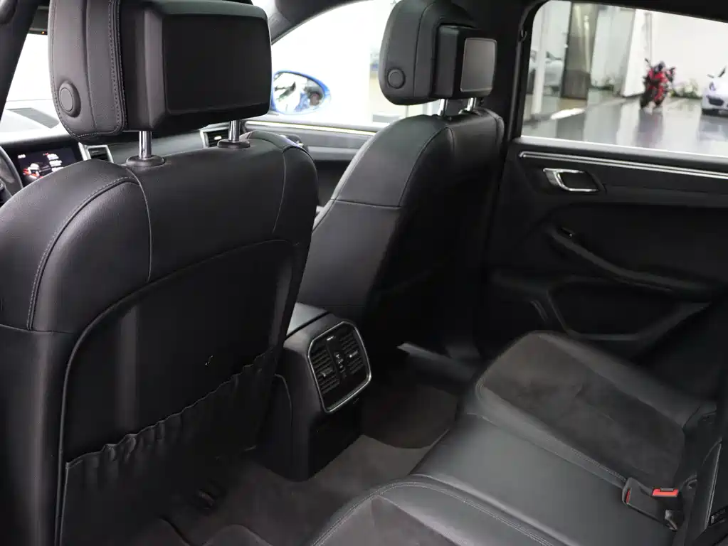 Porsche Macan 2016 — фото 25
