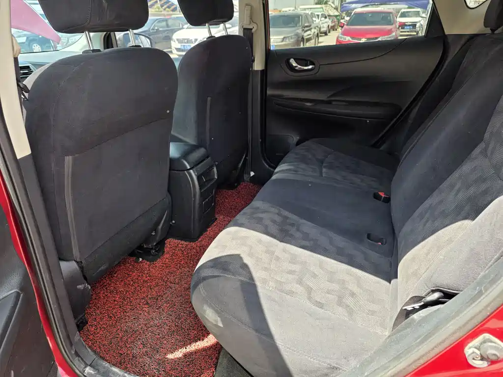 Nissan Tiida 2014