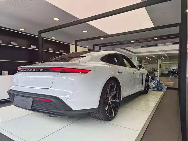 Porsche Taycan 2024