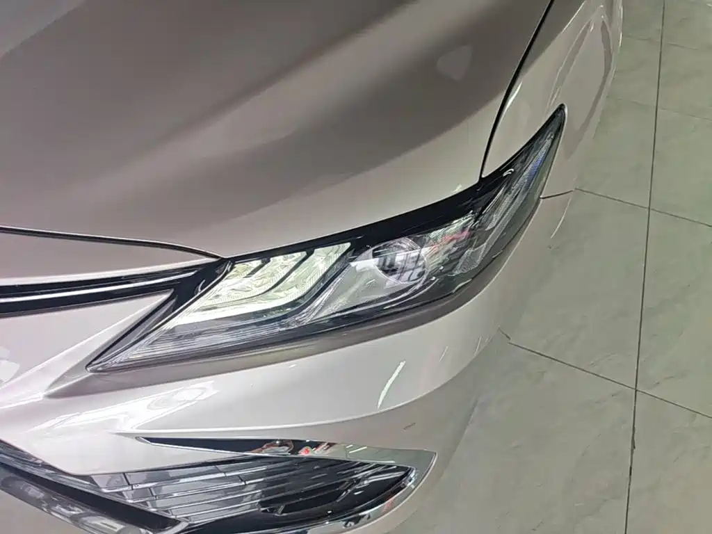 Toyota Camry 2022 — фото 24
