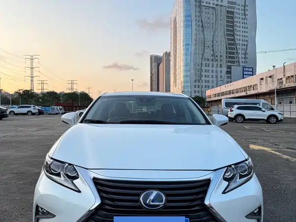 Lexus ES 2016