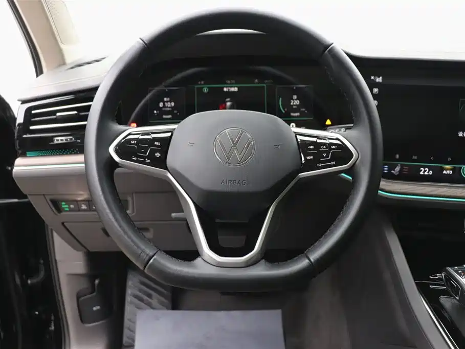 Volkswagen Touareg 2023 — фото 16