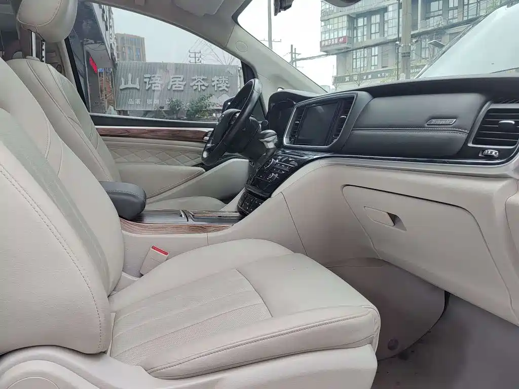 GAC Motor Trumpchi M8 2018 — фото 12