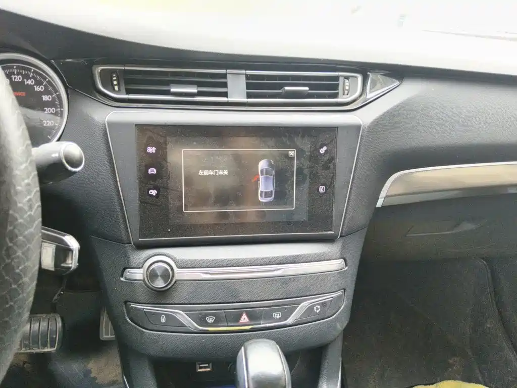 Peugeot 408 2015 — фото 14