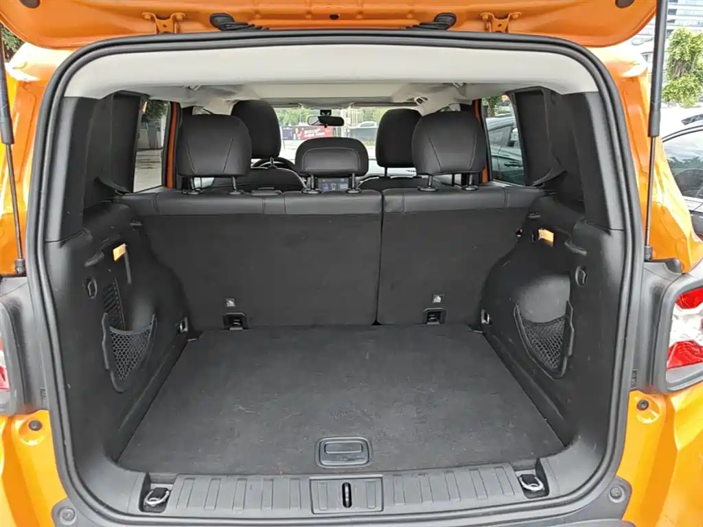 Jeep Renegade 2018 — фото 19
