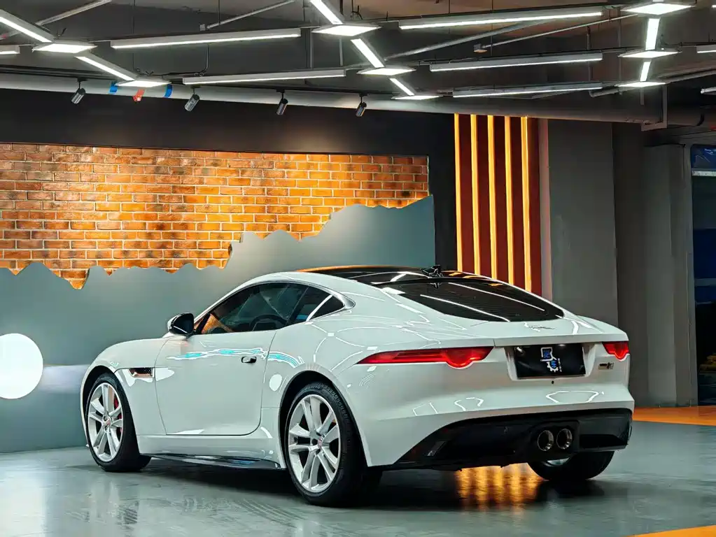 Jaguar F-TYPE 2015 — фото 10
