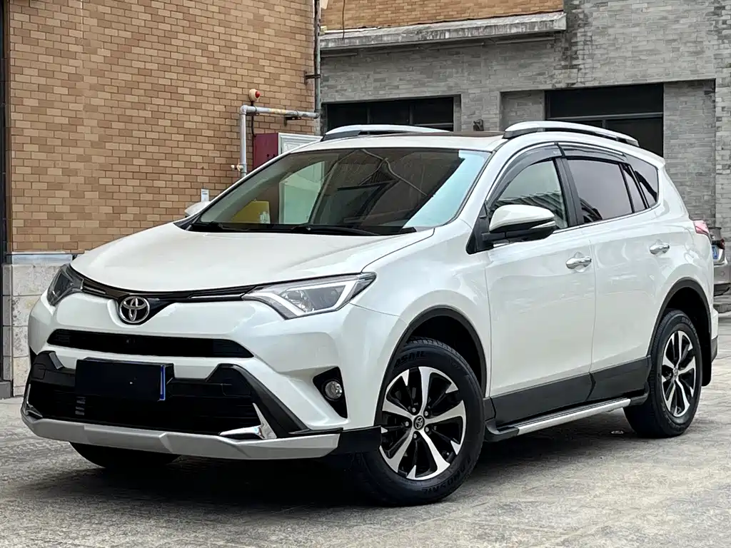 Toyota RAV4 2017 — фото 1