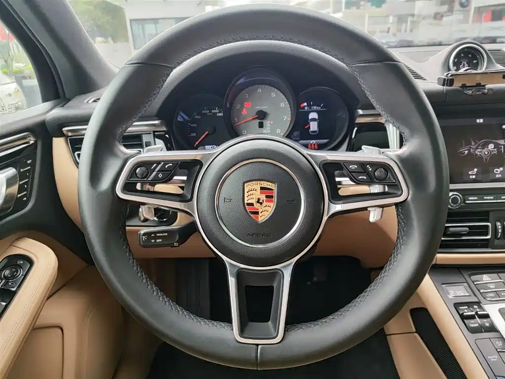 Porsche Macan 2020 — фото 15