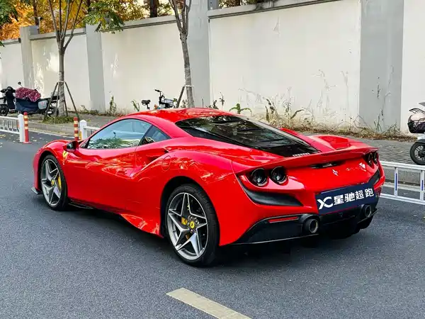Ferrari F8 2022