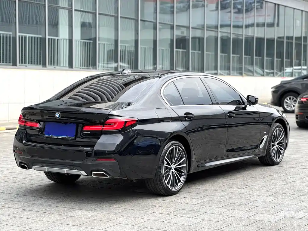 BMW 5 Series 2022 — фото 9