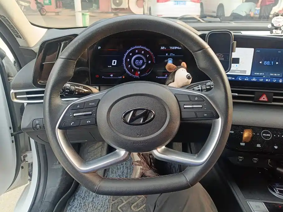Hyundai Elantra 2023 — фото 15