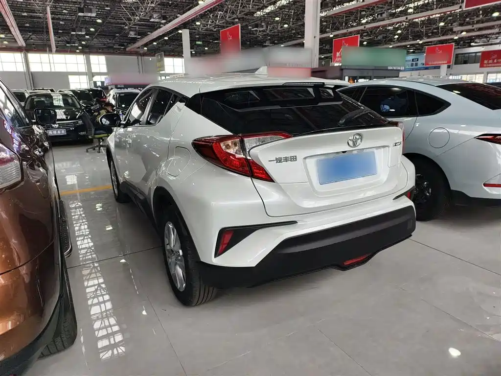 Toyota IZOA 2023 — фото 10