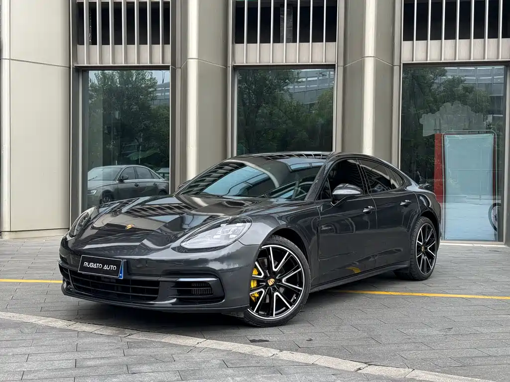 Porsche Panamera 2019 — фото 1